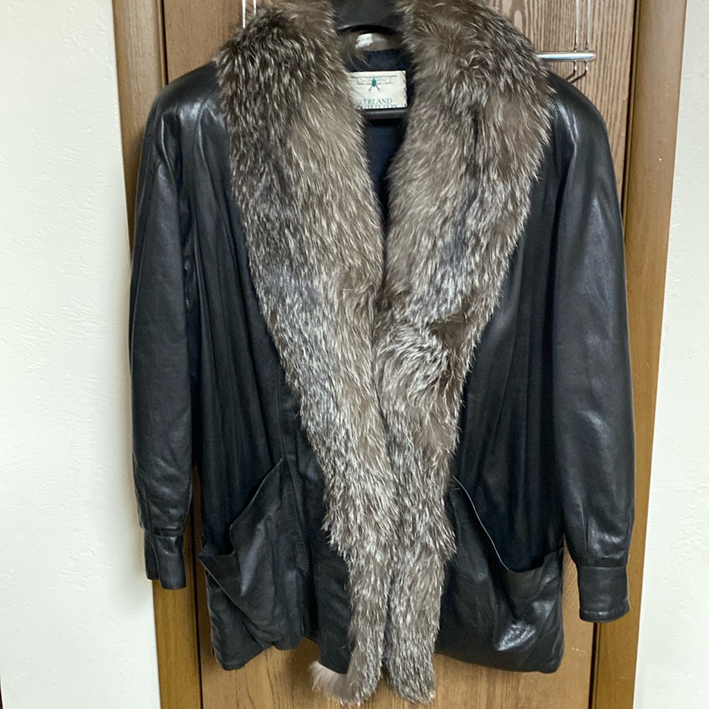 Women’s Vintage Leather Coat With Silver Fox Fur Lapel.